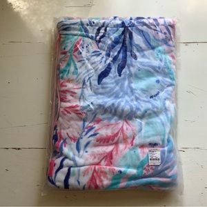 NWT Lilly Pulitzer GWP Towel Back Pack Crew Blue Kaleidoscope Coral